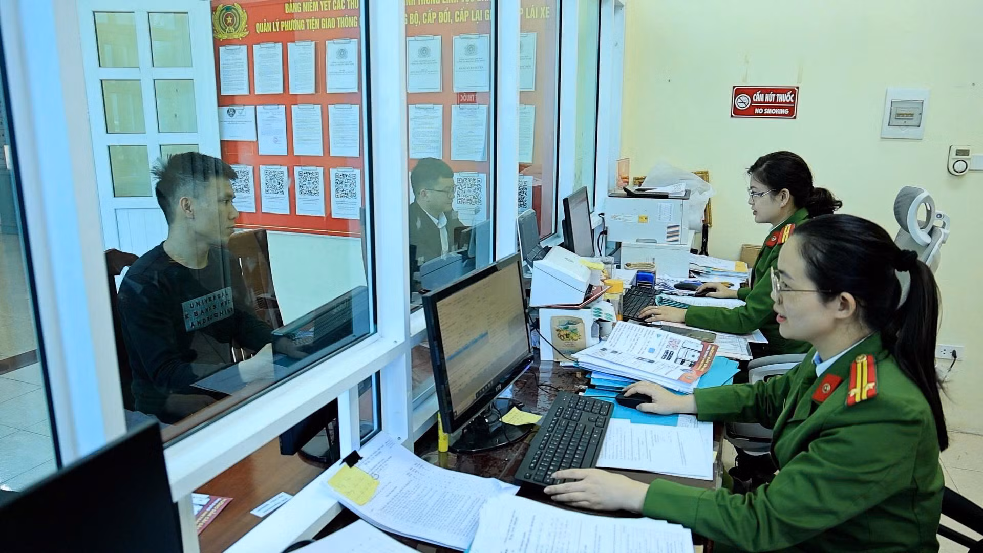 Đẩy mạnh chuyển đổi số trong giải quyết thủ tục hành chính, phục vụ nhân dân -0