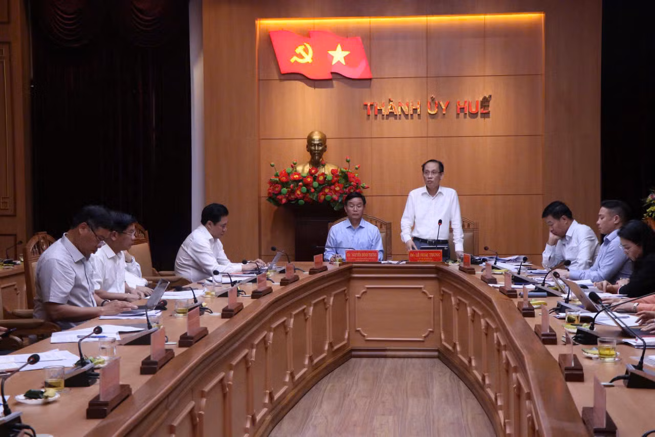 Công bố quyết định kiểm tra, giám sát của Bộ Chính trị, Ban Bí thư đối với Ban Thường vụ Thành ủy Huế -0