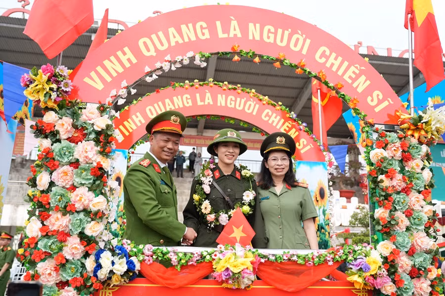 Lâm Đồng: Hơn 4.600 tân binh hăng hái lên đường nhập ngũ -0