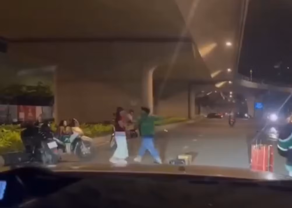 Điều tra, xác minh vụ việc một người đàn ông có hành vi gây rối, đuổi đánh một phụ nữ -1