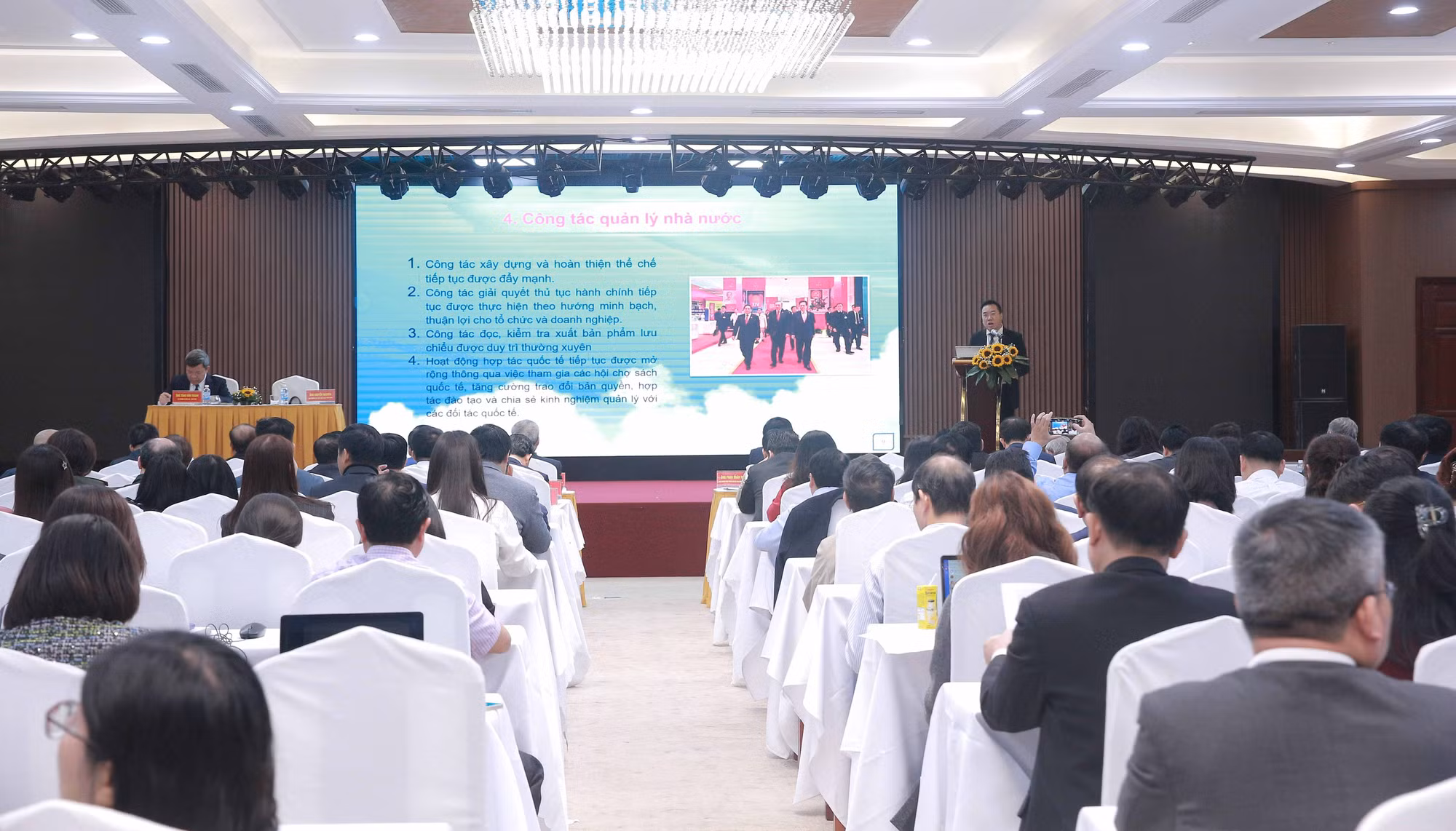 Xuất bản vẫn phụ thuộc vào mảng sách giáo dục, chật vật vì sách giả, sách lậu -0