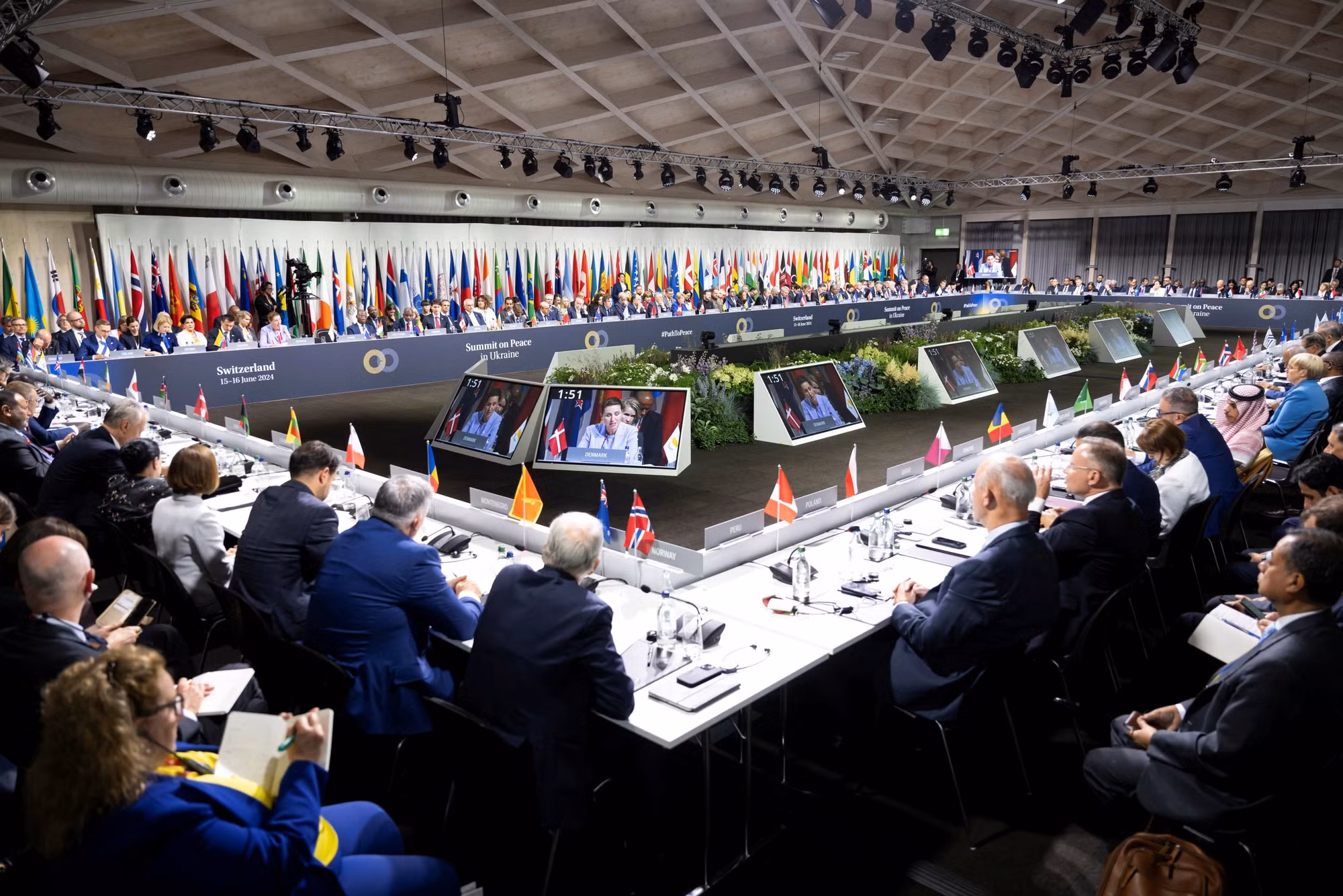 Ukraine trước sức ép đàm phán hòa bình -0