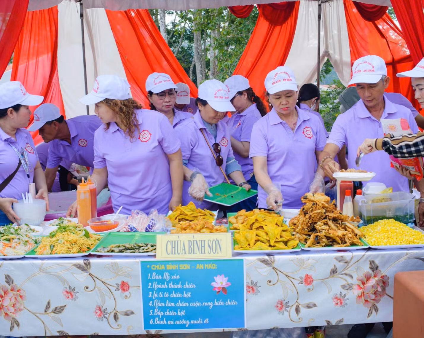 Huyền ảo đêm hoa đăng trên non cao Bảy Núi -0