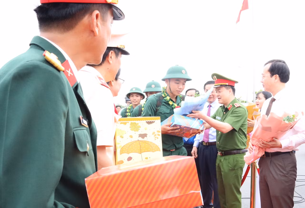 4.419 thanh niên Vĩnh Long lên đường nhập ngũ -0