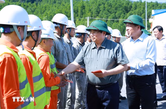 Thủ tướng kiểm tra các tuyến đường bộ cao tốc và kết quả Chiến dịch Quang Trung -0