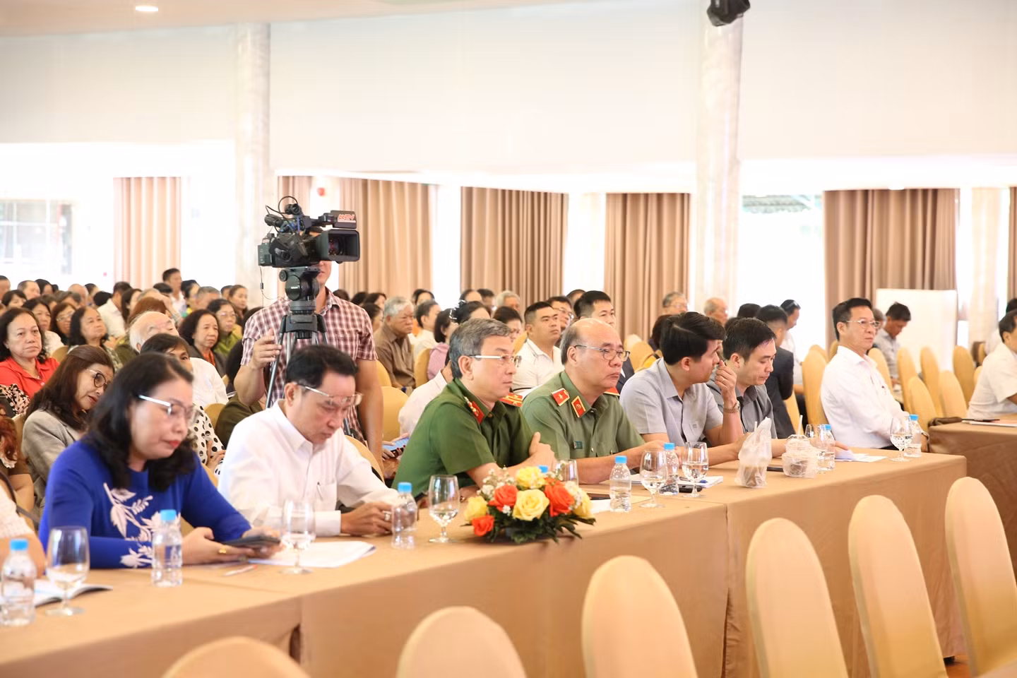 Thứ trưởng Lê Quốc Hùng và các ứng cử viên đại biểu Quốc hội tiếp xúc cử tri tại TP Hồ Chí Minh -1
