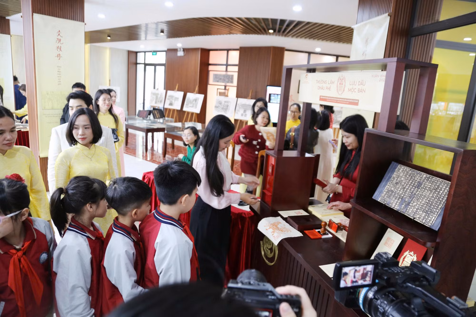 Nô nức thưởng lãm châu phê của hoàng đế triều Nguyễn -0