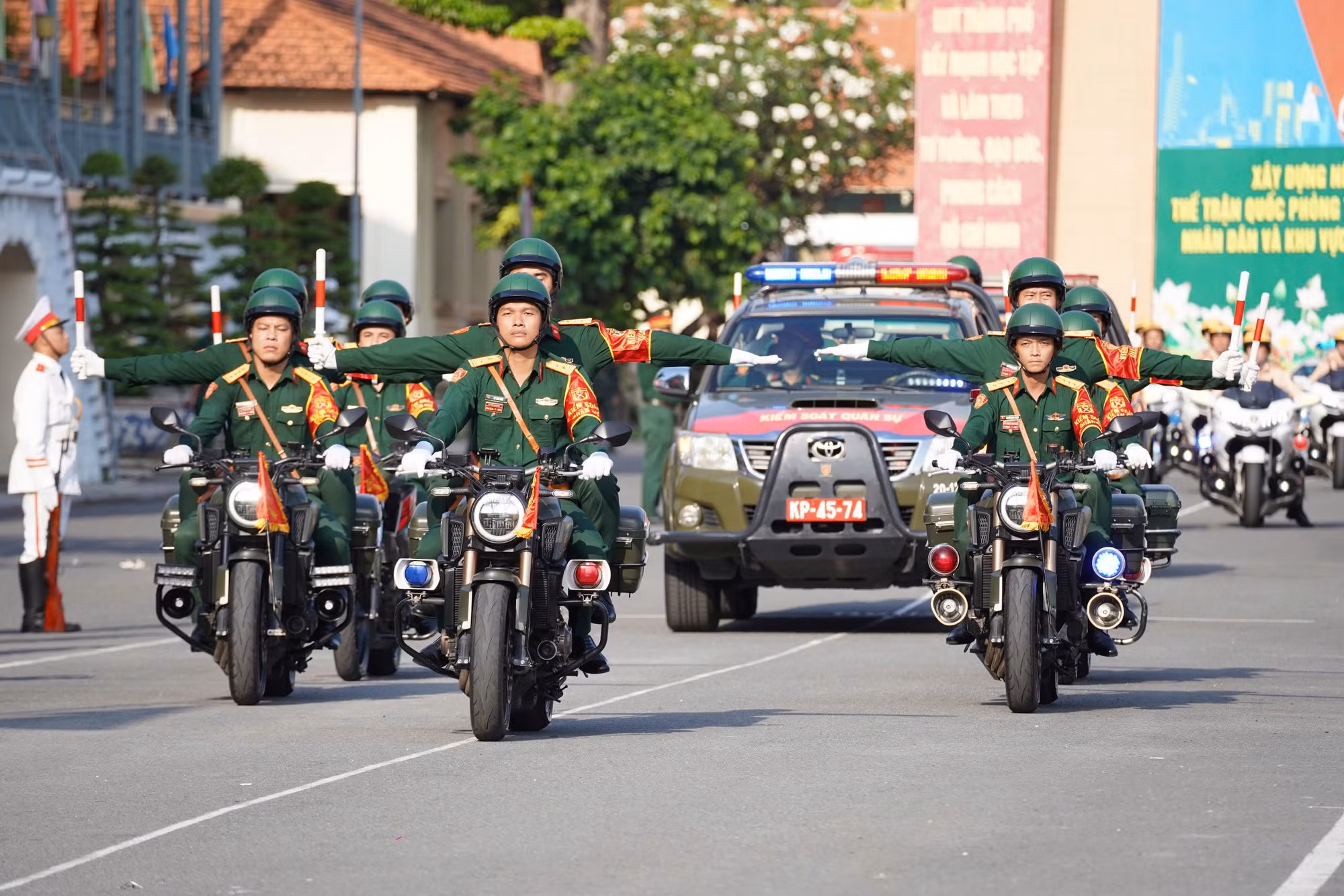 Các lực lượng vũ trang TP Hồ Chí Minh ra quân huấn luyện năm 2026 -1