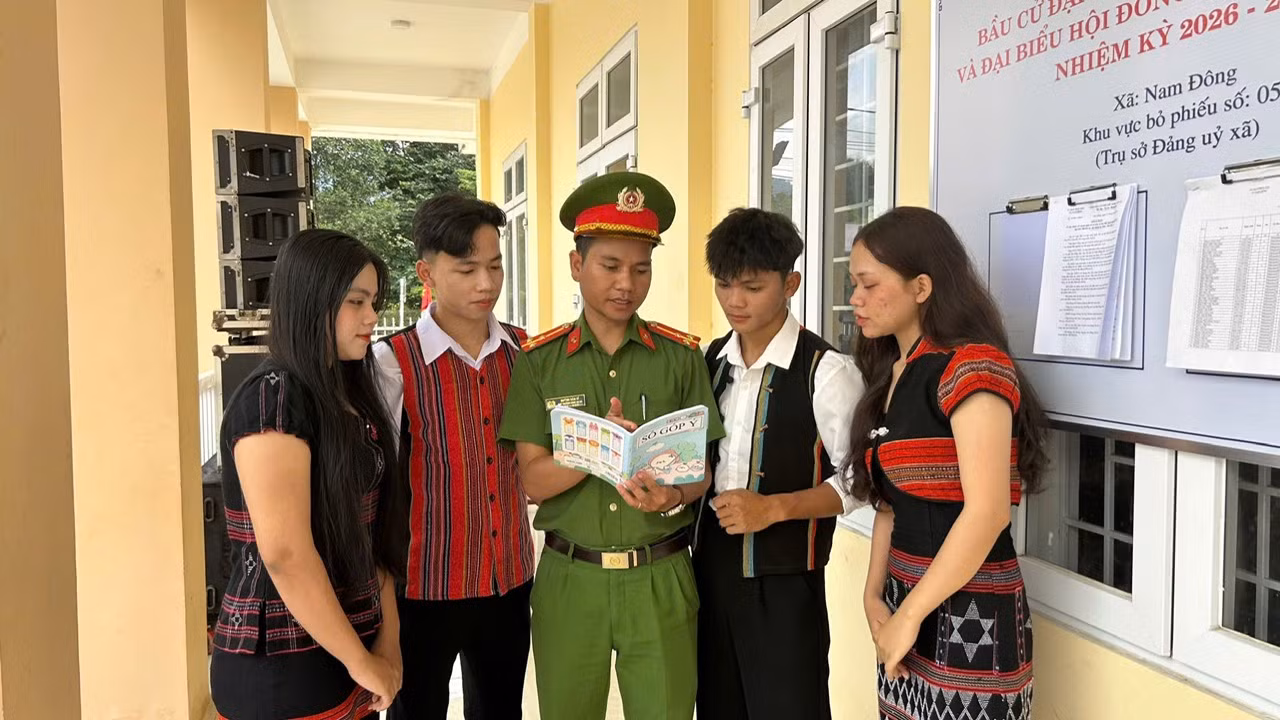 Tuổi trẻ Cố đô Huế tự hào lần đầu thực hiện quyền công dân -0