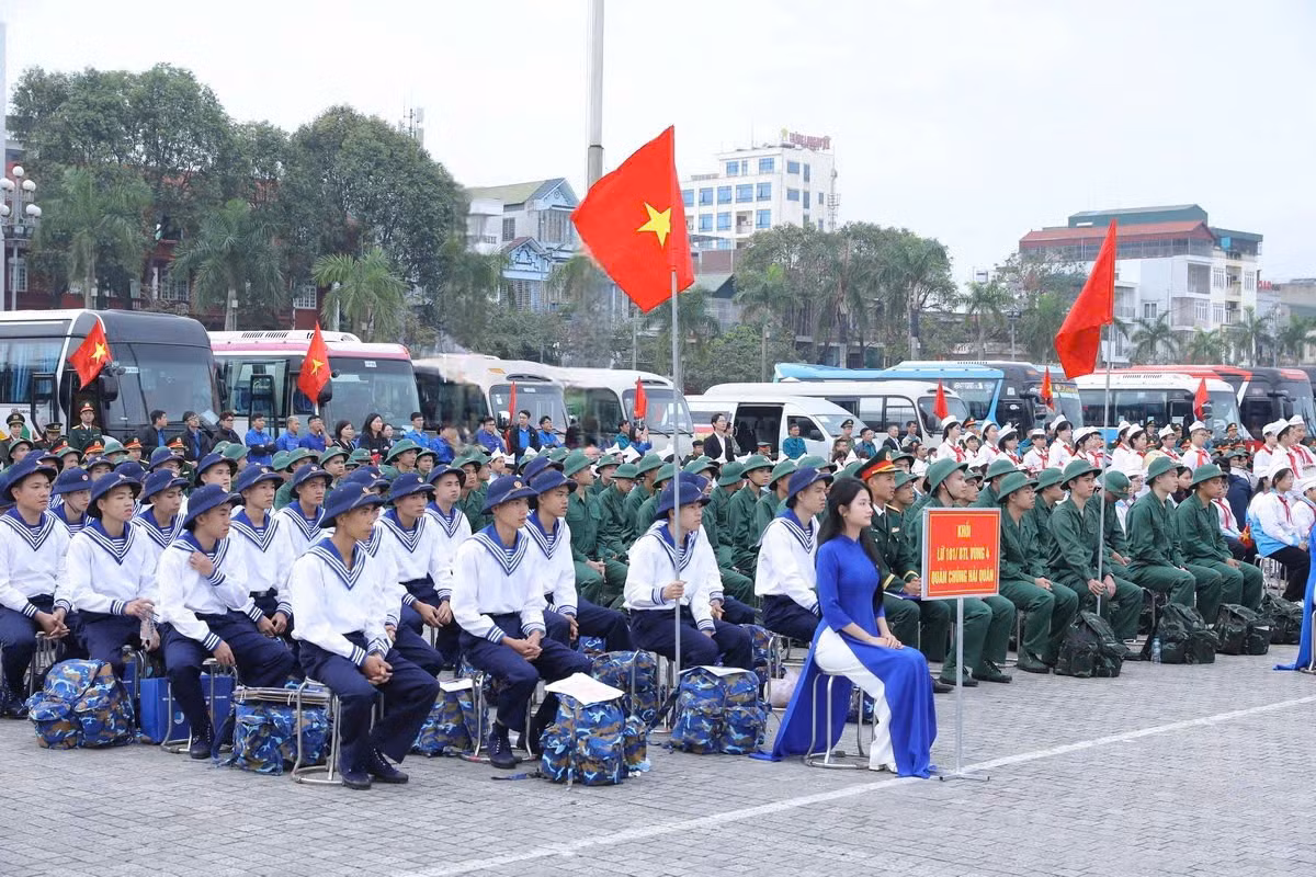 Gần 4.000 thanh niên Thanh Hóa lên đường nhập ngũ -0