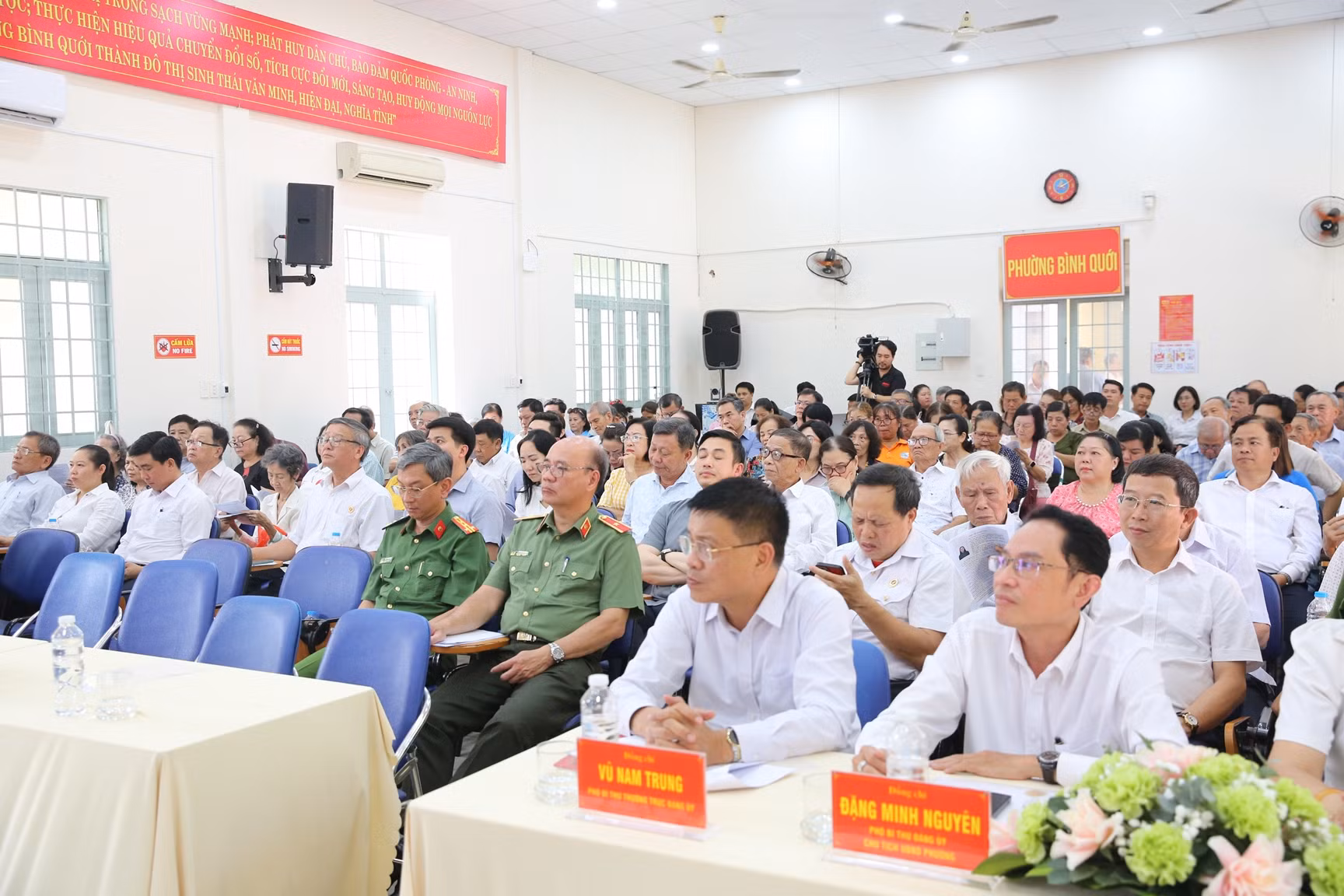 Thứ trưởng Lê Quốc Hùng và các ứng cử viên đại biểu Quốc hội tiếp xúc cử tri tại TP Hồ Chí Minh -0