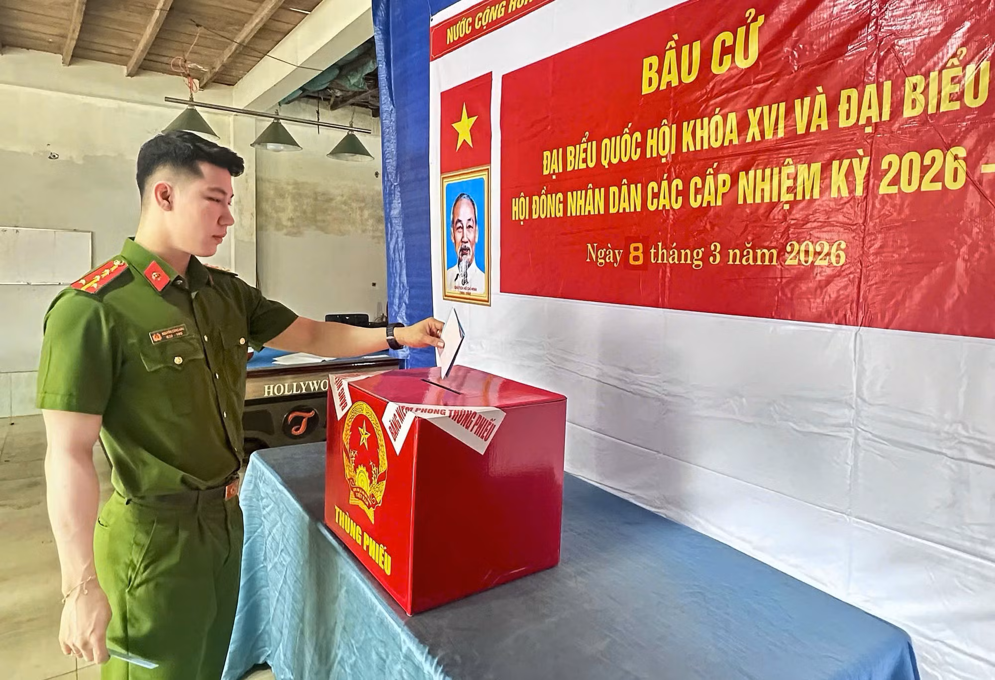 Cử tri đặc khu Thổ Châu nô nức đi bỏ phiếu bầu cử sớm -2