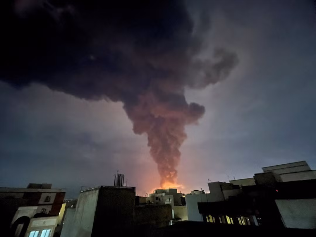 Chiến sự Mỹ - Israel với Iran: Tổng thống Donald Trump đối mặt nhiều rủi ro chiến lược -0