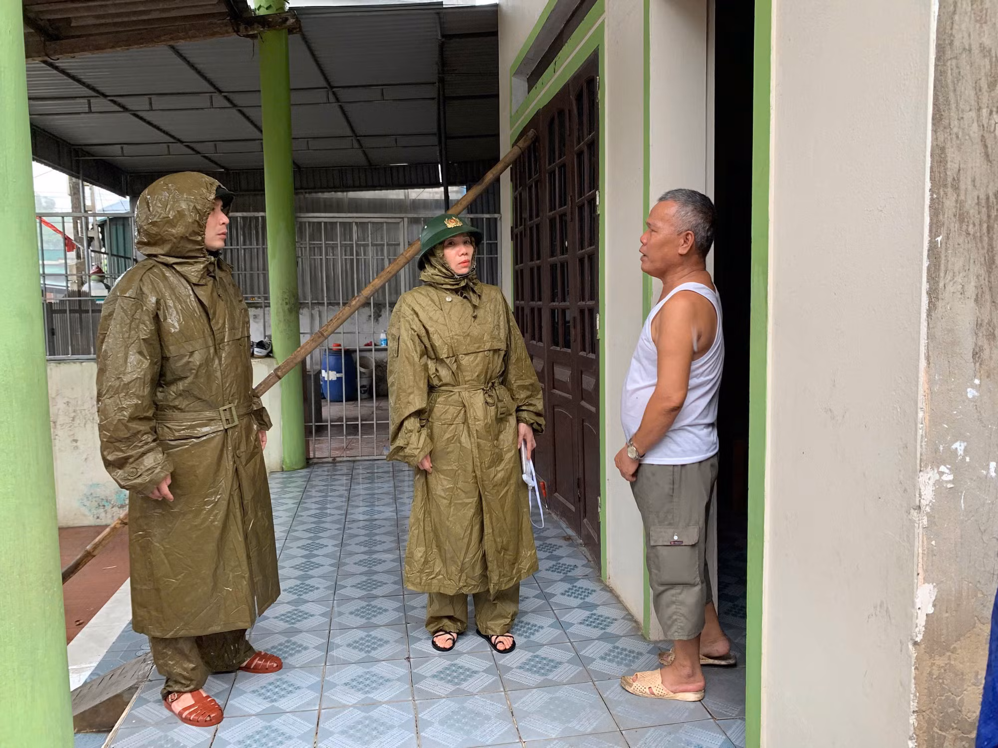 Bông hồng “thép” nơi phố biển Cửa Lò -0