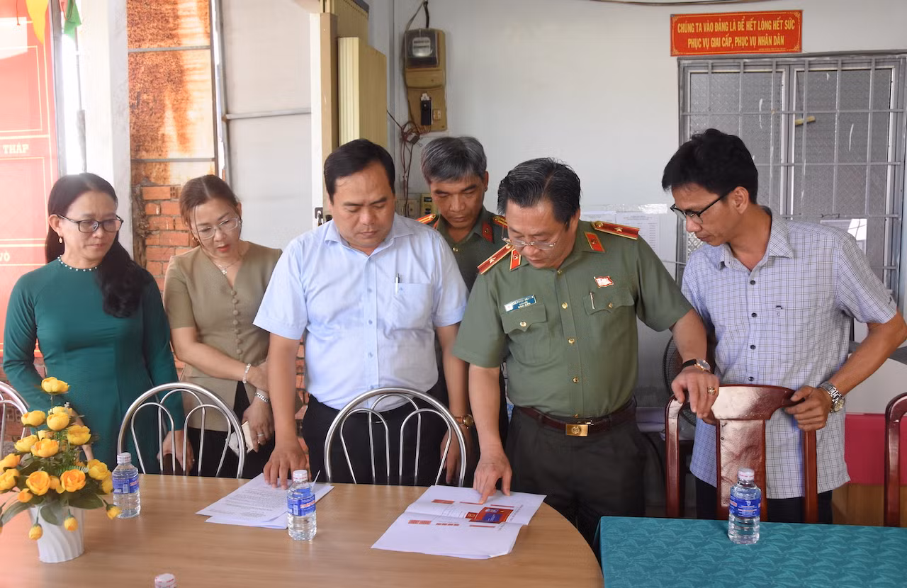 Công an Đồng Tháp tổng lực bảo vệ ANTT trước “ngày hội non sông” -0
