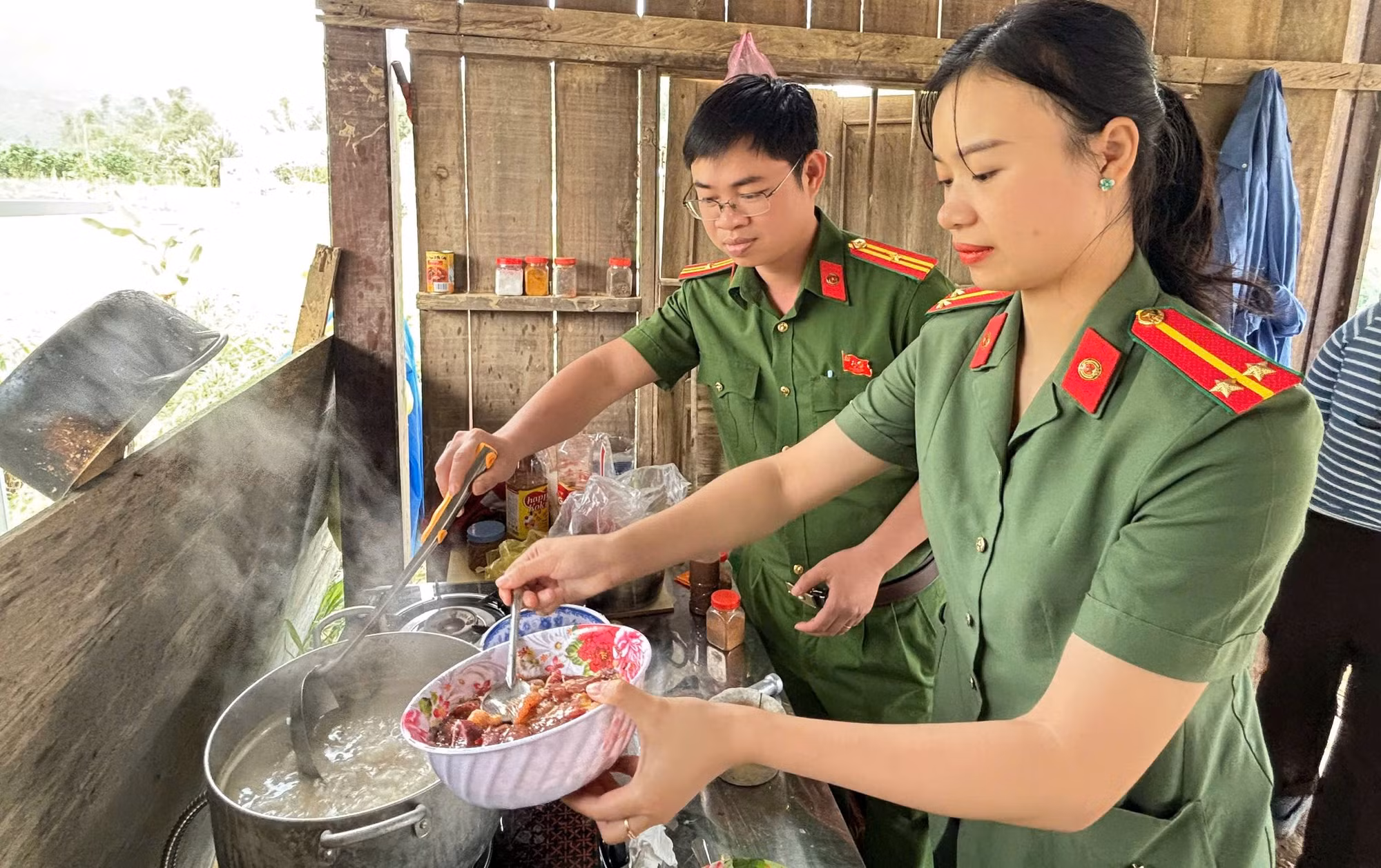 Những “bông hoa” tươi thắm của Công an cấp xã ở Đà Nẵng -0