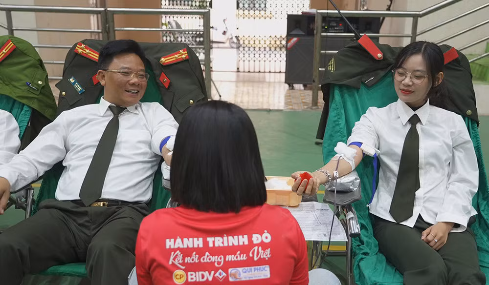 Hơn 270 cán bộ, chiến sĩ Công an tham gia hiến máu tình nguyện -0