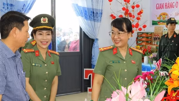 Đại tá Võ Thị Hoài Ngọc được giới thiệu ứng cử đại biểu Quốc hội khóa XVI