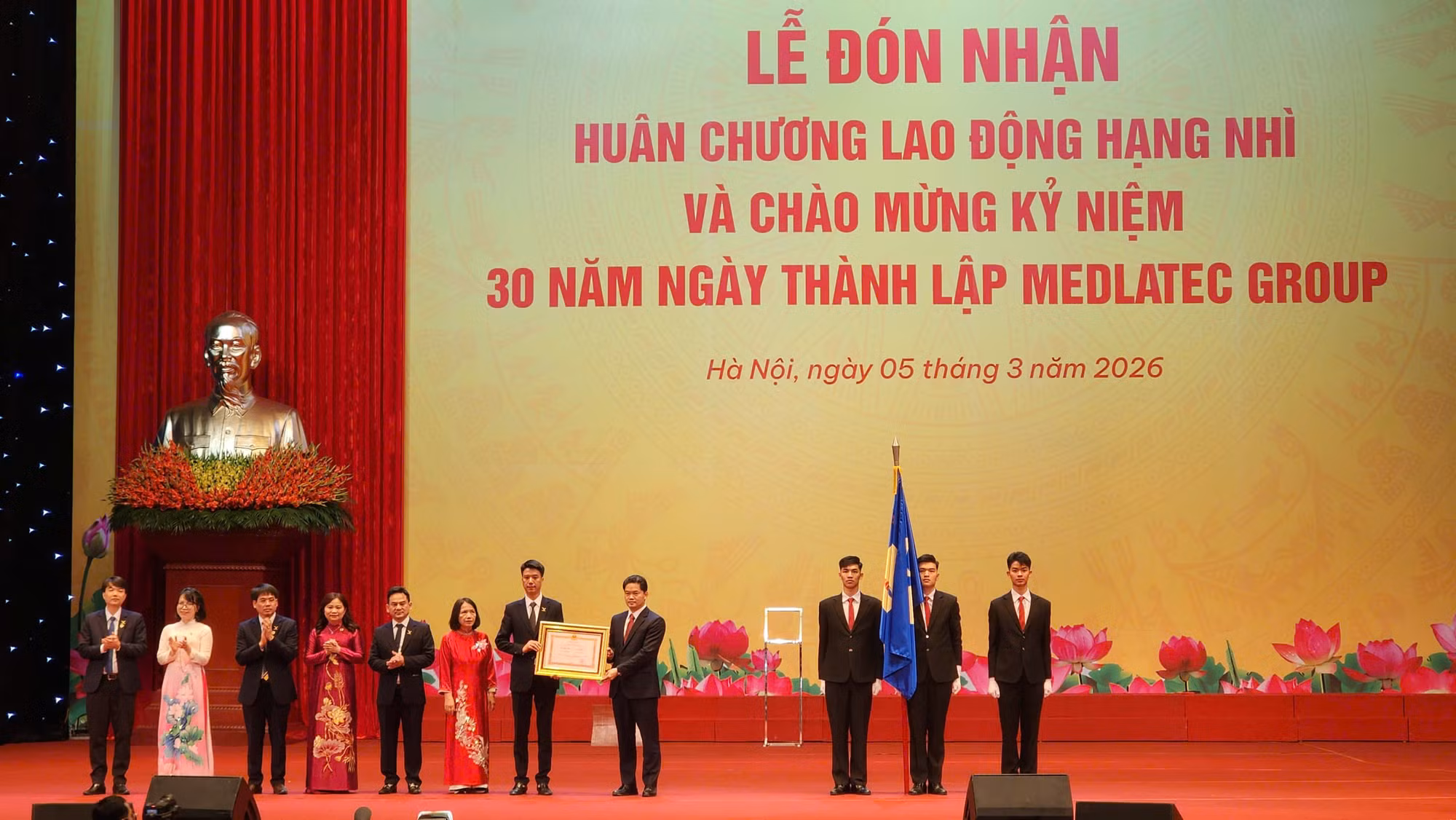 Tiên phong mang dịch vụ y tế đến tận nhà cho người dân -0