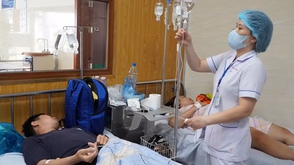 Thêm nhiều ca ngộ độc nghi do ăn bánh mì ở Vũng Tàu