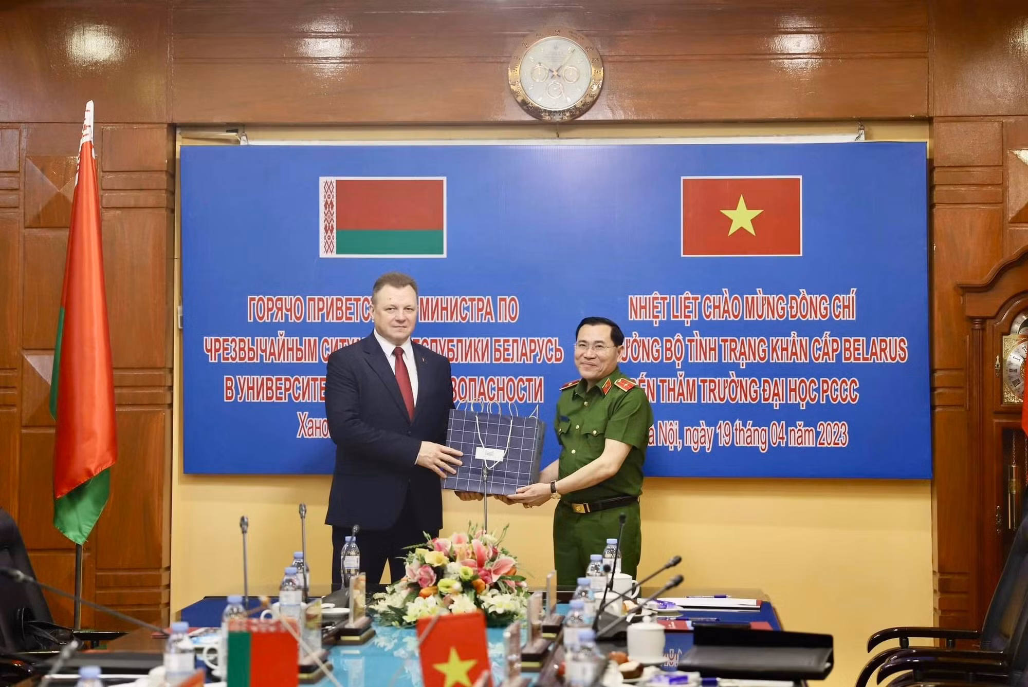 Tăng cường thúc đẩy quan hệ hợp tác và chuyển giao chuyển giao công nghệ trong lĩnh vực PCCC&CNCH -0