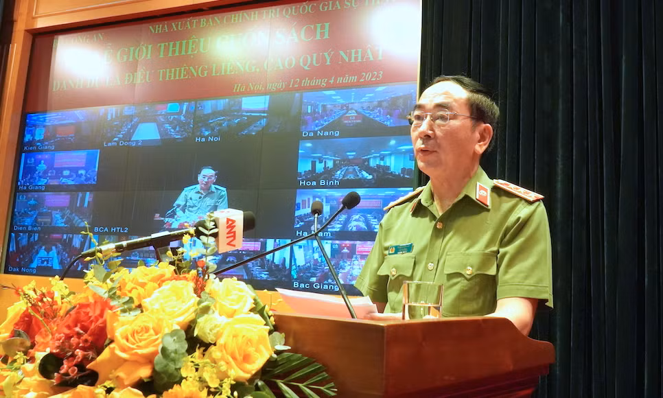 Giới thiệu cuốn sách “Danh dự là điều thiêng liêng, cao quý nhất” -0