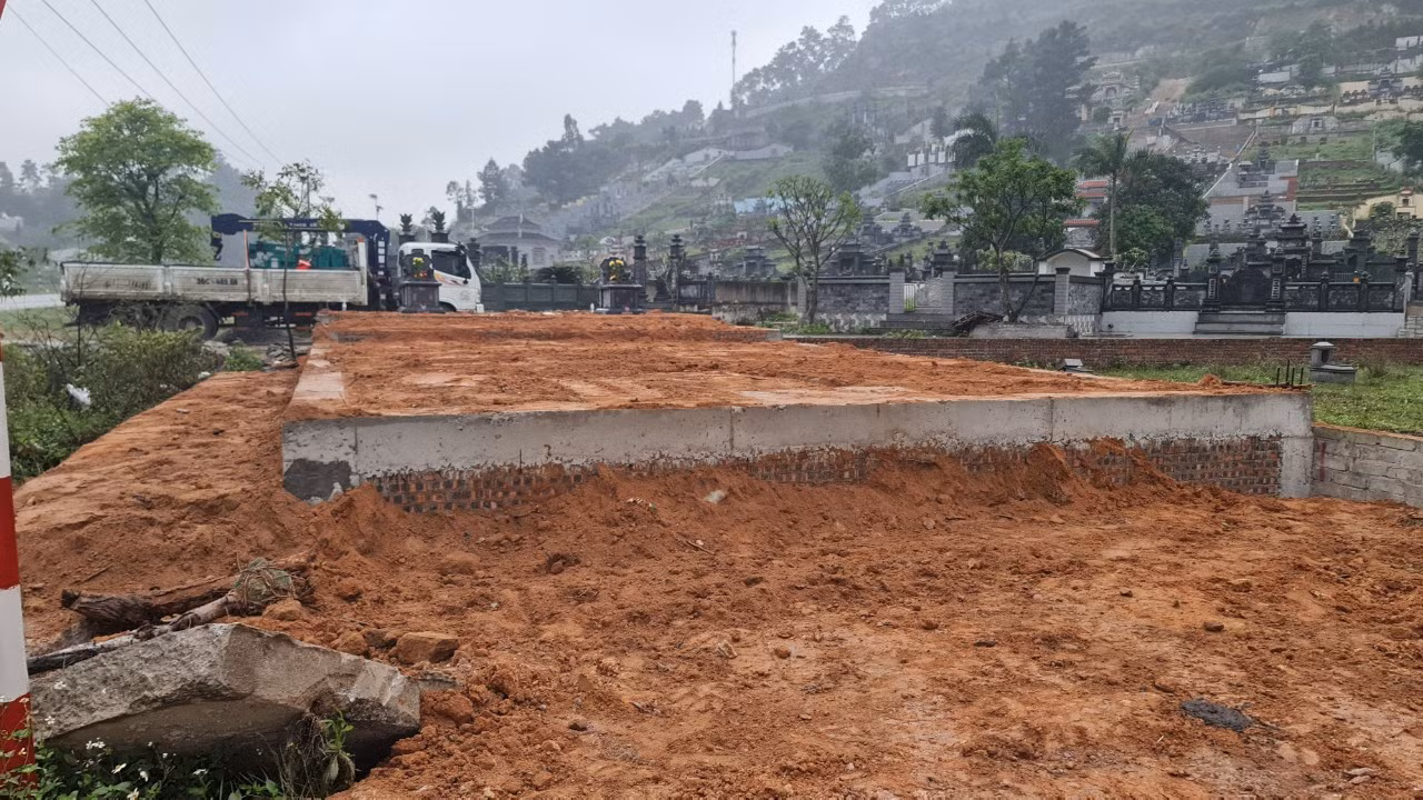 Bất lực nhìn người dân xâm lấn công viên nghĩa trang sinh thái Vĩnh Hằng -0