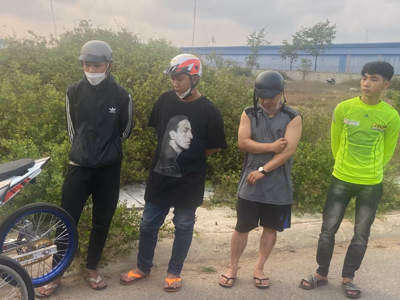 Công an xã ngăn chặn nhóm thanh niên tụ tập 