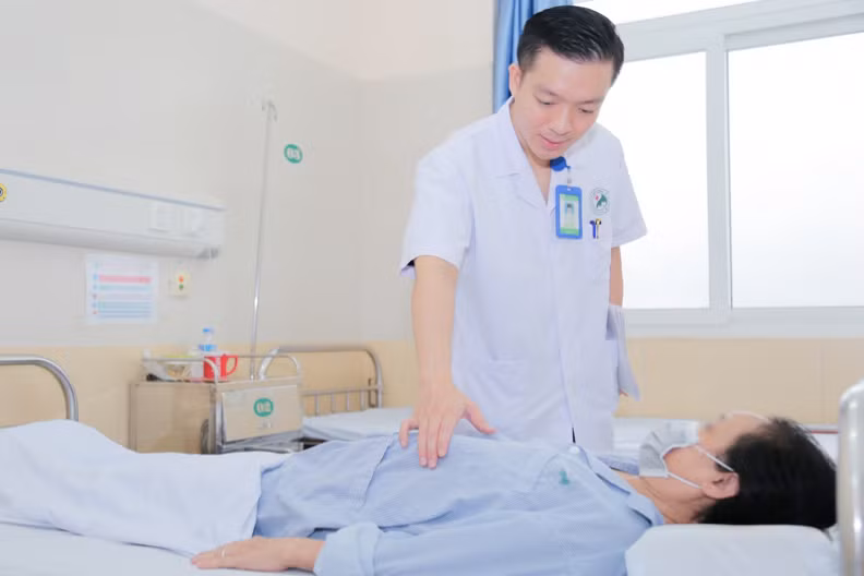 Người phụ nữ phải nhập viện điều trị sau khi nâng cấp "vòng 1" bằng "cấy noãn thực vật độc quyền". (Ảnh: BSCC)