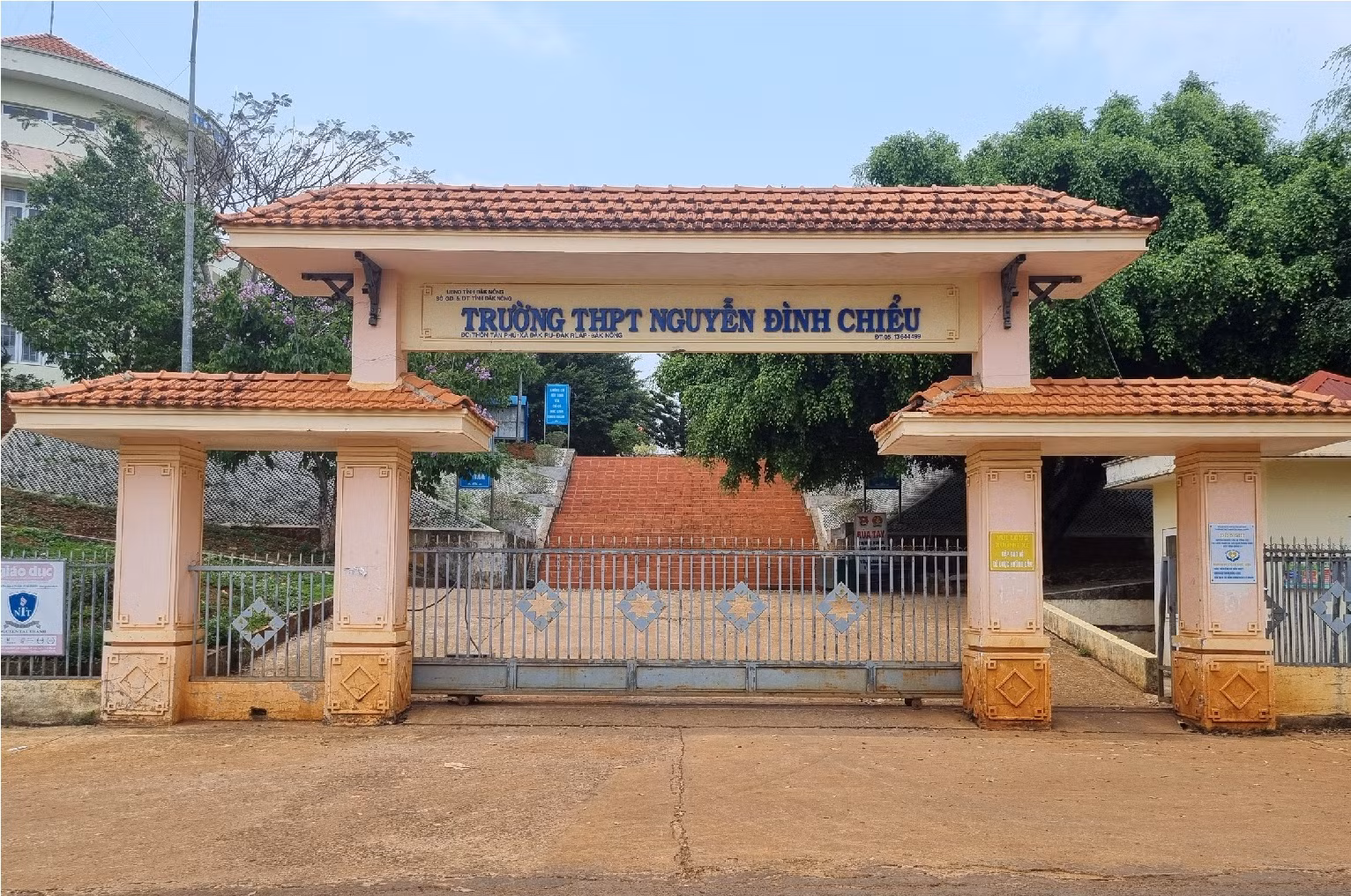 Bắt khẩn cấp một hiệu trưởng trường THPT có dấu hiệu tham ô -0