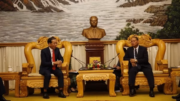 Thứ trưởng Trần Quốc Tỏ chào xã giao Phó Thủ tướng, Bộ trưởng Bộ Công an Lào