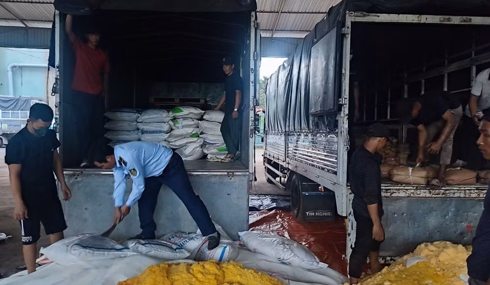 Hơn 65,5 tấn đường cát nhập lậu bị tiêu hủy -1