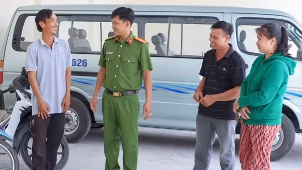 Công an trao trả nhiều xe máy cho người dân bị mất trộm