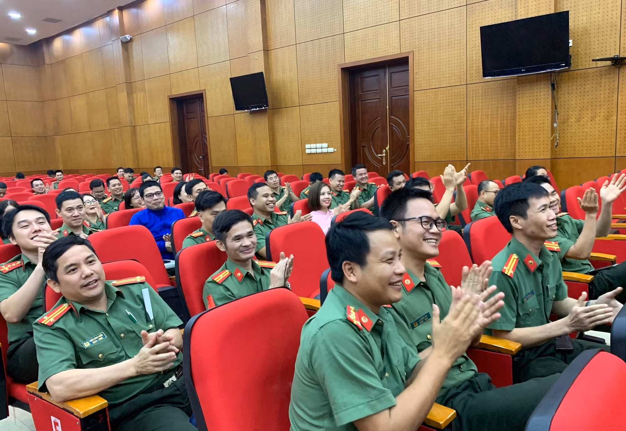 Bí thư 8 chi bộ thi tài tại Hội thi Bí thư chi bộ giỏi trong Đảng bộ Viện Khoa học và công nghệ -0