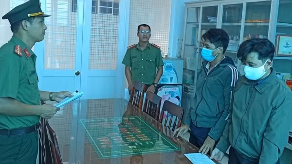 Hai anh em ruột dùng tài liệu dởm để mở... phòng khám nha khoa