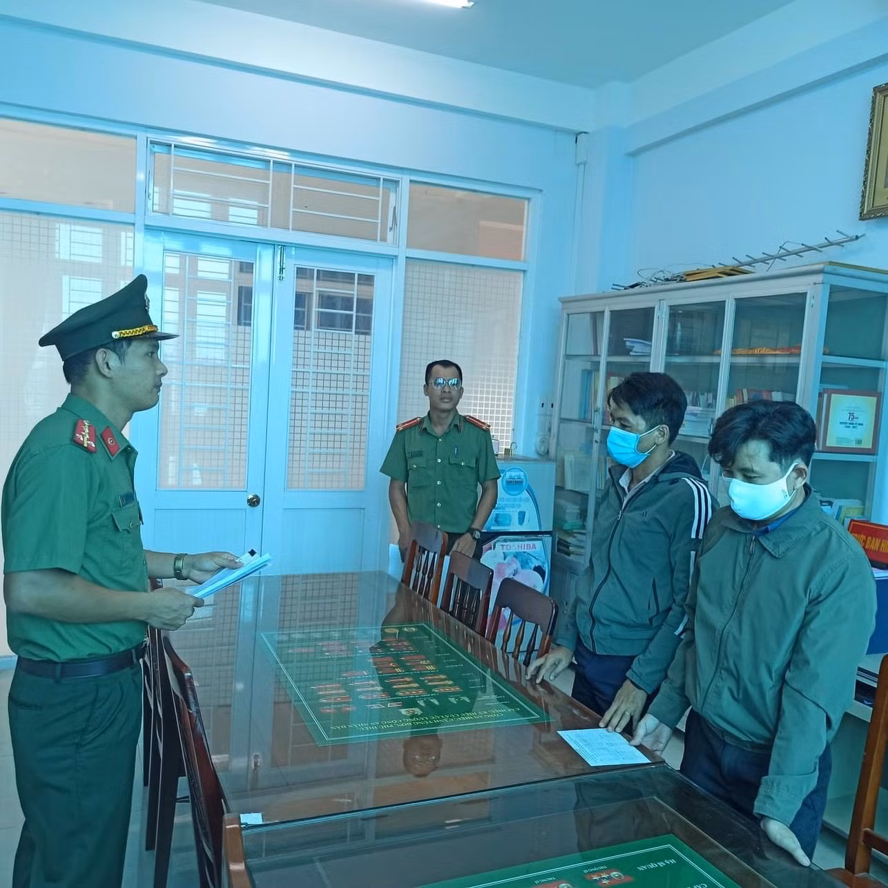 Khởi tố 2 bị can sử dụng tài liệu giả của cơ quan, tổ chức mở phòng khám nha khoa -0