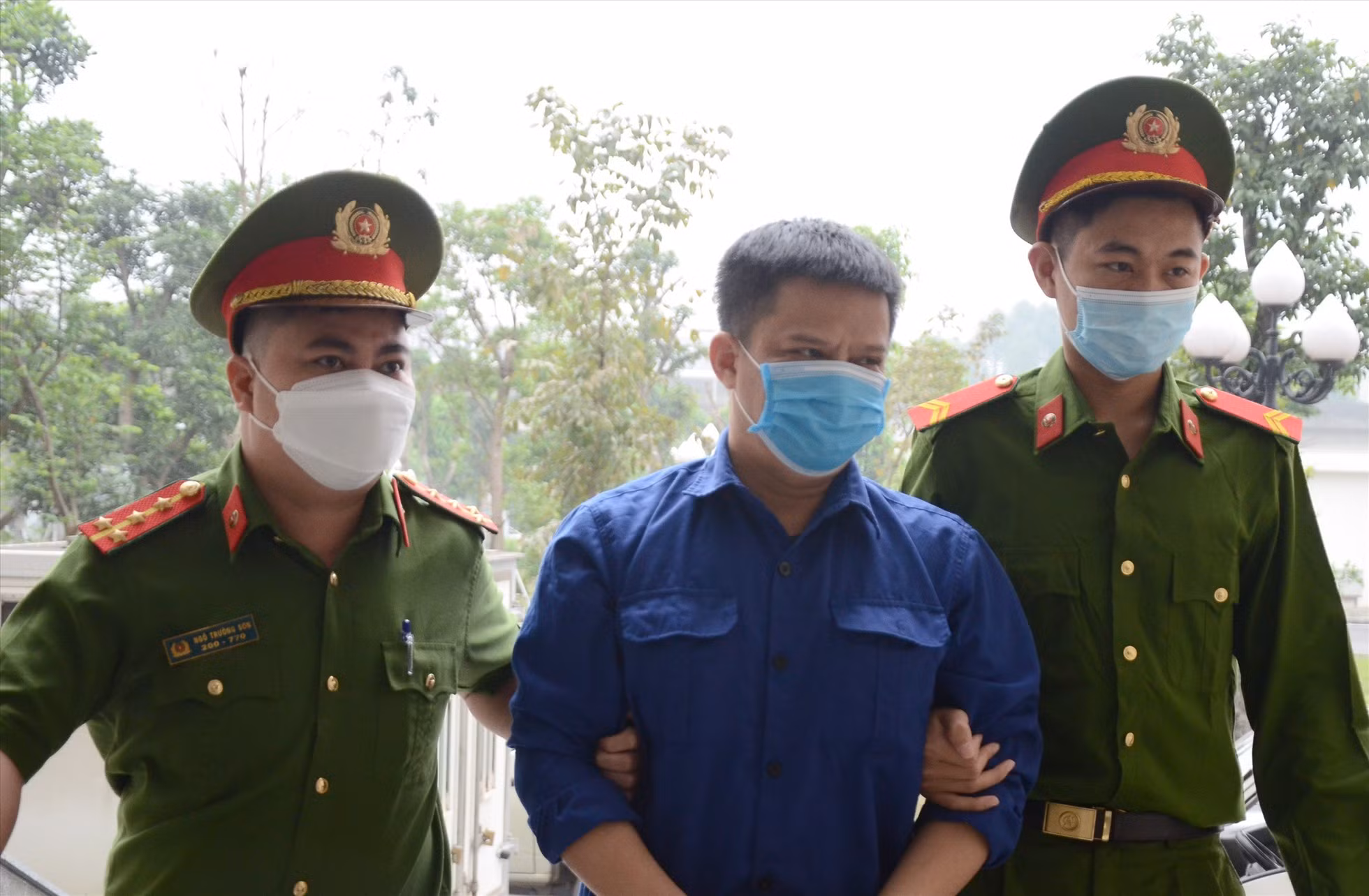  “Biết chỉ định thầu là sai, nhưng bị cáo không có cách nào khác” -0