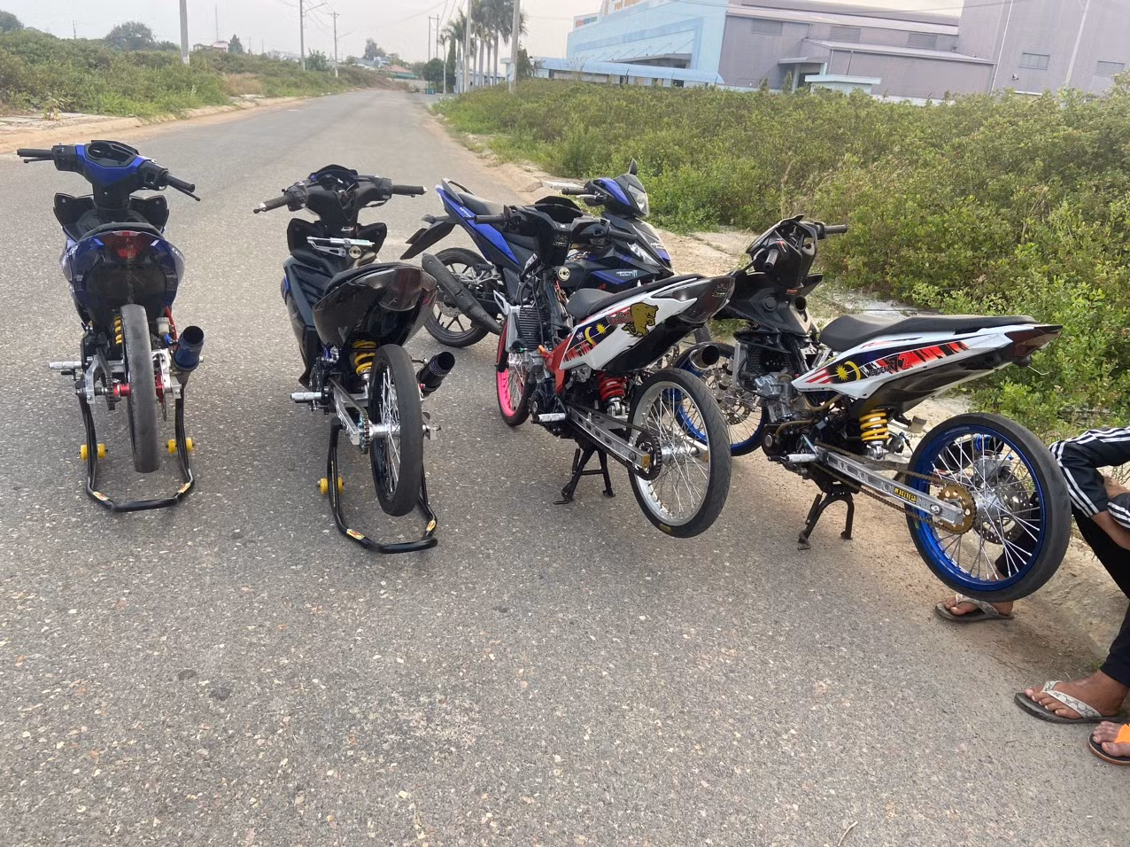 Công an xã ngăn chặn nhóm thanh niên tụ tập 