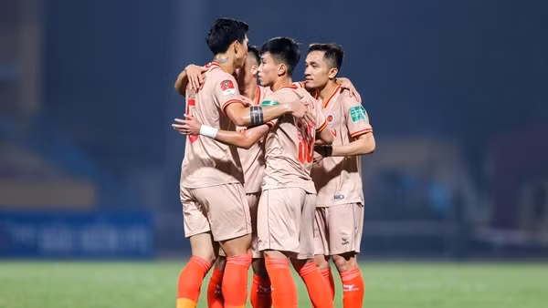 Cắt mạch bất bại của Nam Định, CLB Công an Hà Nội lọt top 4 V.league