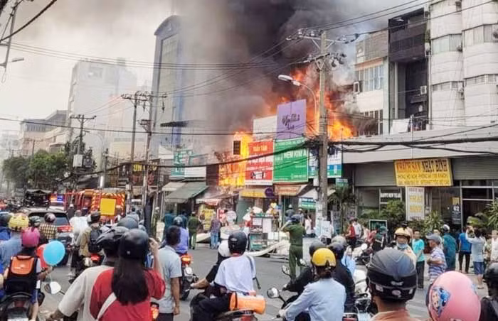 Vận động người dân mở lối thoát hiểm thứ 2 tại các khu nhà ở kết hợp kinh doanh -0