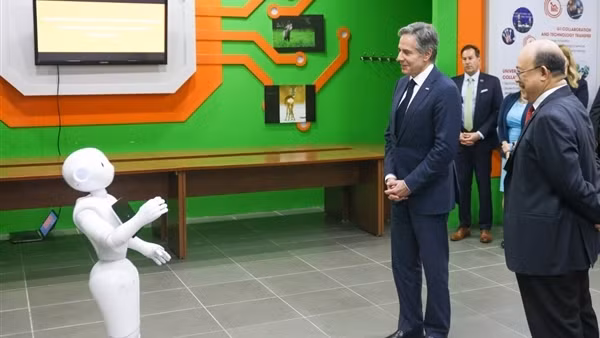 Ngoại trưởng Mỹ "dự khán" trận đấu robot của sinh viên trường Đại học Bách khoa Hà Nội
