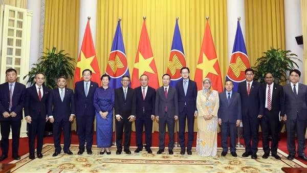 Chủ tịch nước Võ Văn Thưởng tiếp Đại sứ các nước ASEAN đến chào và chúc mừng
