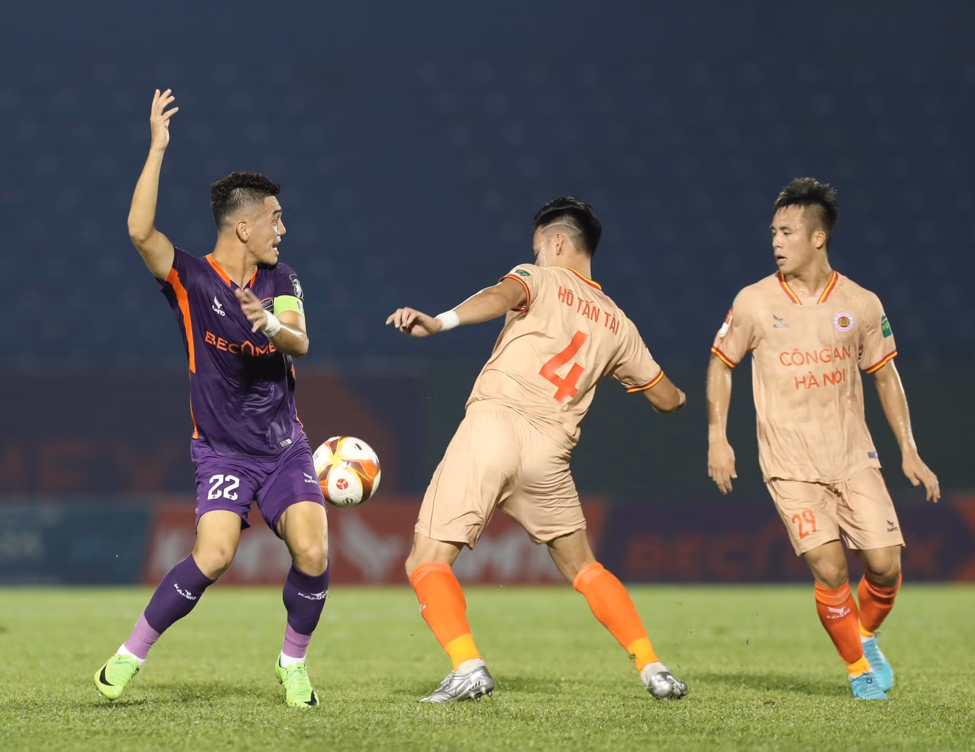 3 phút bùng nổ ghi 2 bàn, Công an Hà Nội có chiến thắng thứ 2 -0