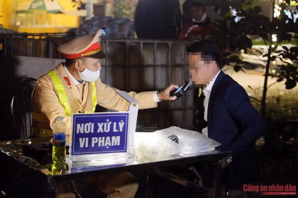 Báo động tình trạng người vi phạm nồng độ cồn chống đối CSGT -0