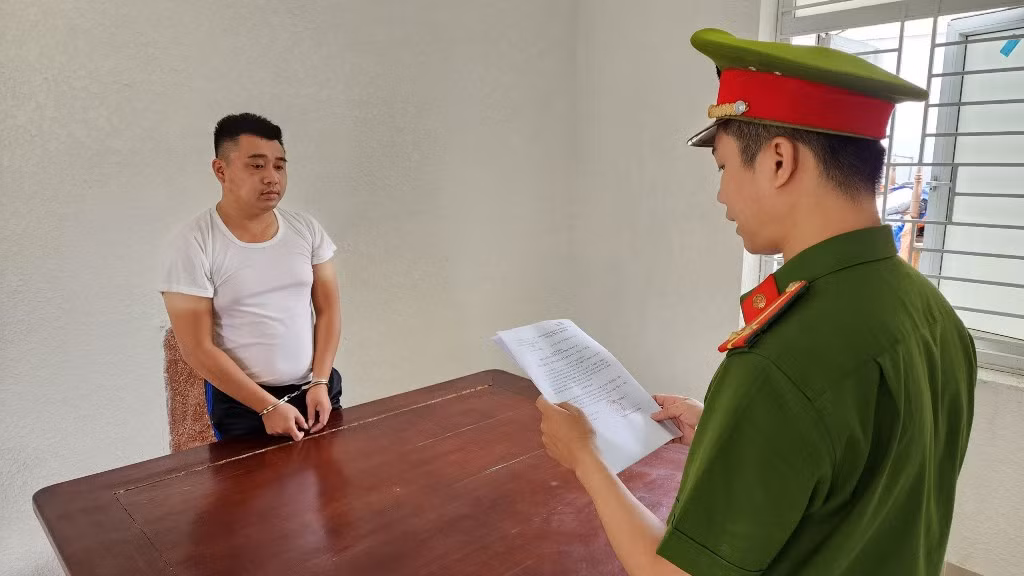 Khen thưởng Công an quận Cẩm Lệ có thành tích xuất sắc bắt đối tượng giả danh Công an chiếm đoạt gần 500 triệu đồng -0
