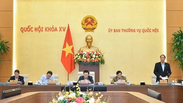 Nhất trí xây dựng và ban hành Luật đường bộ và Luật Trật tự an toàn giao thông đường bộ