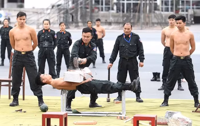 Chuyện ở một đơn vị trẻ -0