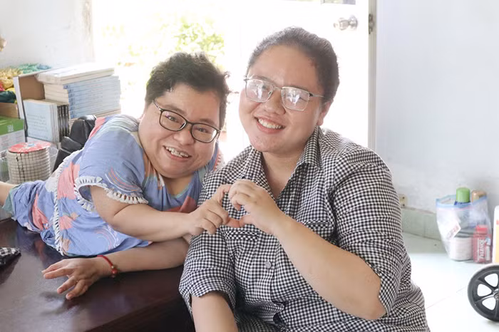 Cô giáo đặc biệt ở trường làng -0