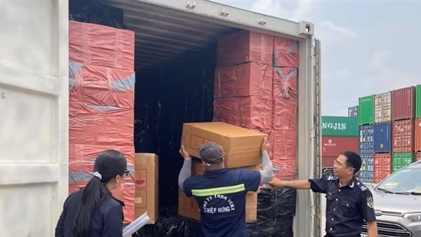 Phát hiện container chứa hơn 11,7 triệu điếu thuốc lá nghi vi phạm sở hữu trí tuệ