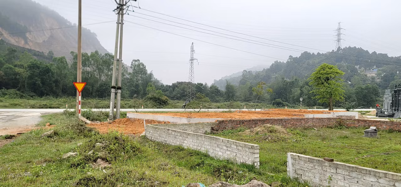 Bất lực nhìn người dân xâm lấn công viên nghĩa trang sinh thái Vĩnh Hằng -0
